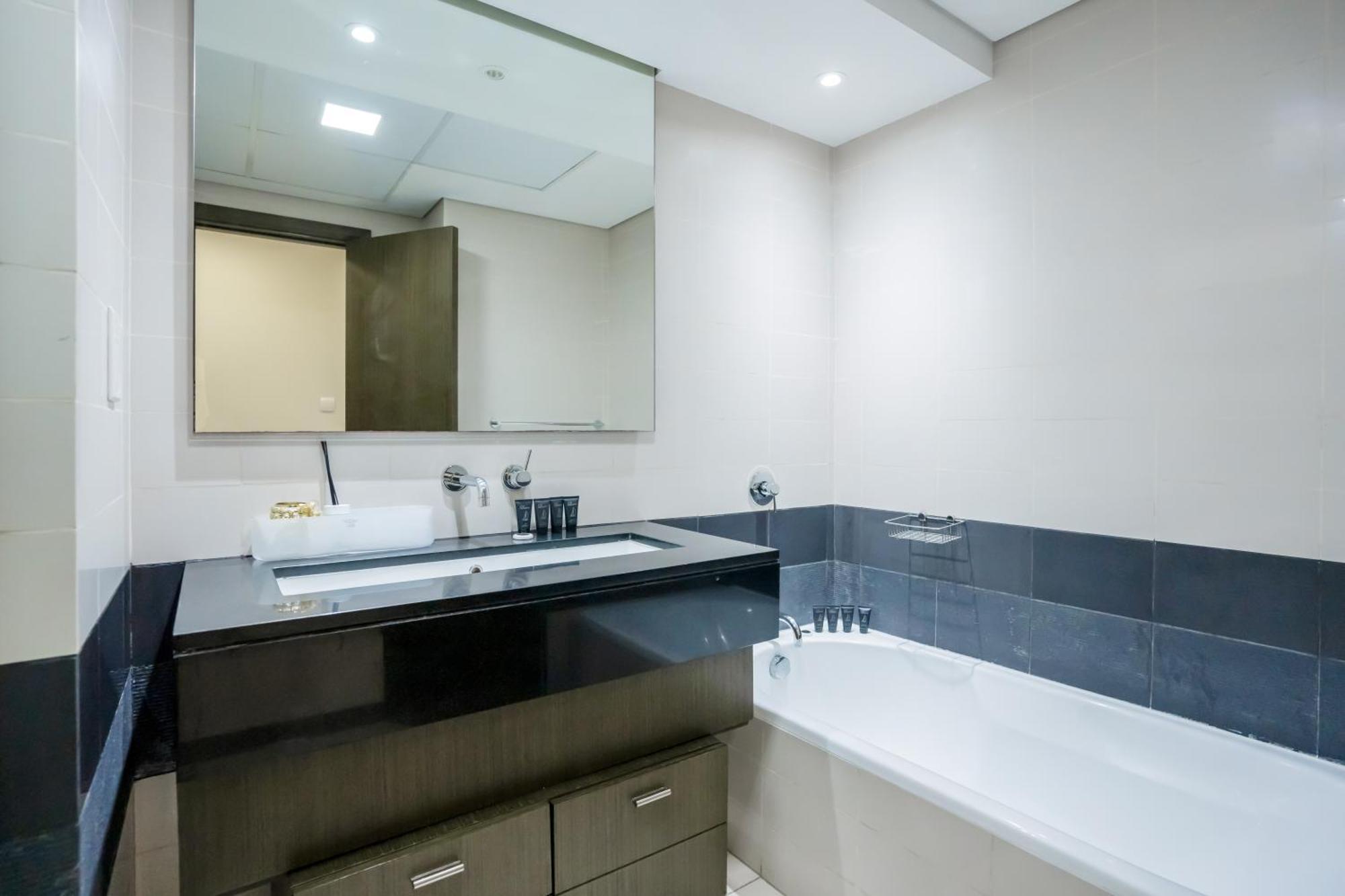 Vacay Lettings - Loft Downtown Dubai Villa Bagian luar foto